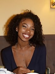8 pictures - Asia Amour on a Dinner Date