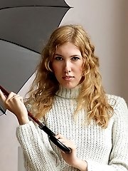 12 pictures - Beautiful outdoor upskirt